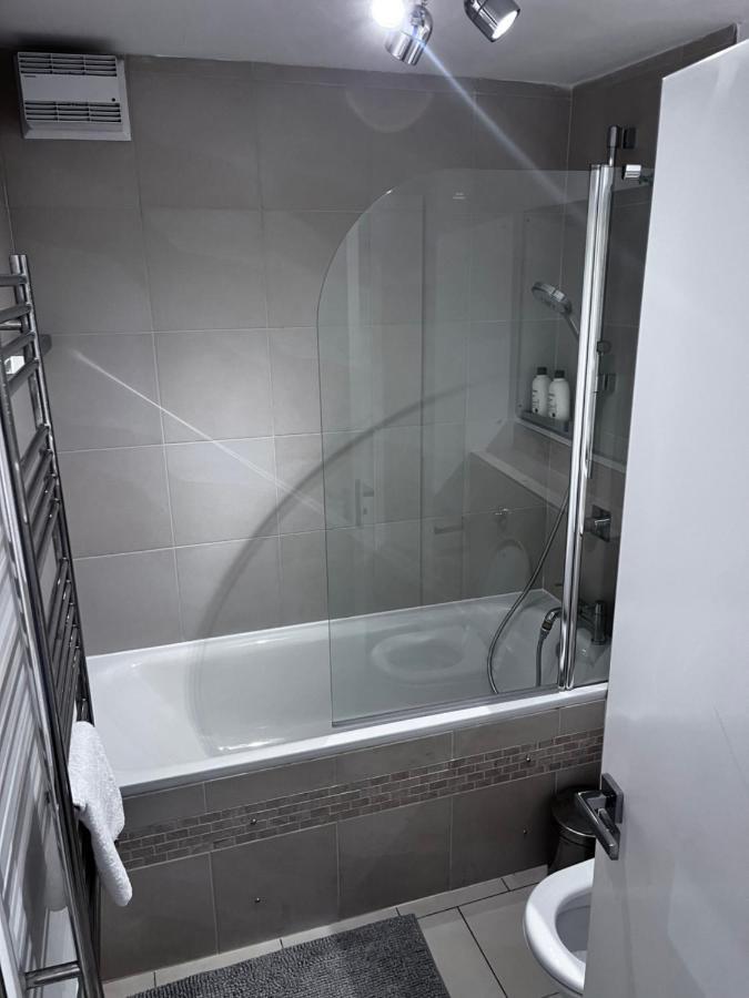 Hyde Park,3 Min Walk,Family Home! 2 Bedrooms & 2 Bathrooms Apartment! Fantastic Location 伦敦 外观 照片
